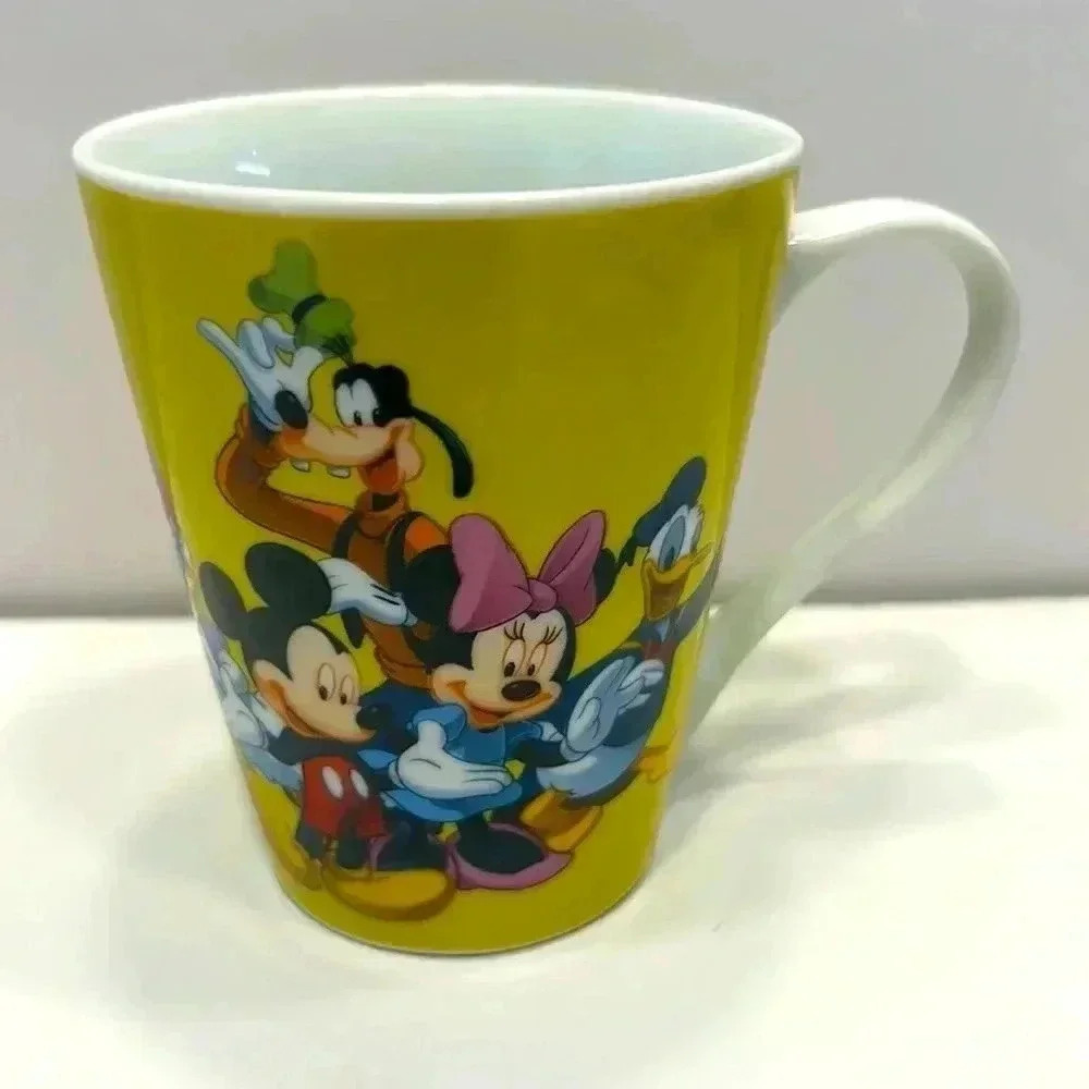 Disney Minnie Mouse and friends coffee cup/mug 4” tall Mickey